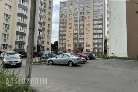 2-x квартира, Замостянська, 18