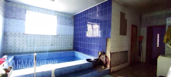 Комерційна нерухомість, X Комерційна нерухомість, X